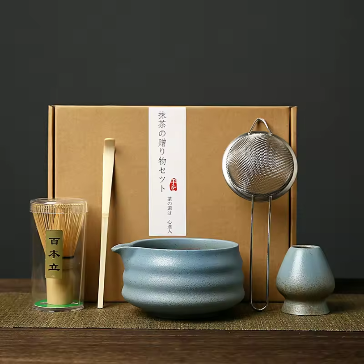 Traditionelle japanische Matcha-Teekanne und Zubehör