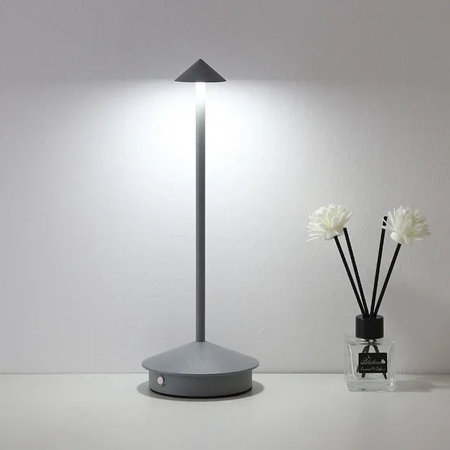 Elegante Tischlampe mit Berührungssteuerung