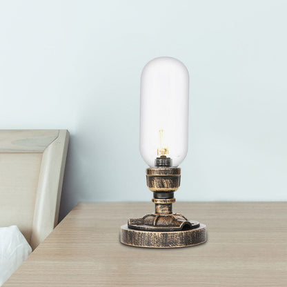 Elegante Metall-Tischlampe mit Industrie-Schirm