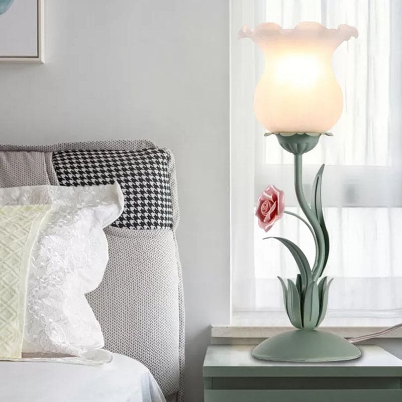 Blumige Tischleuchte für Schlafzimmer