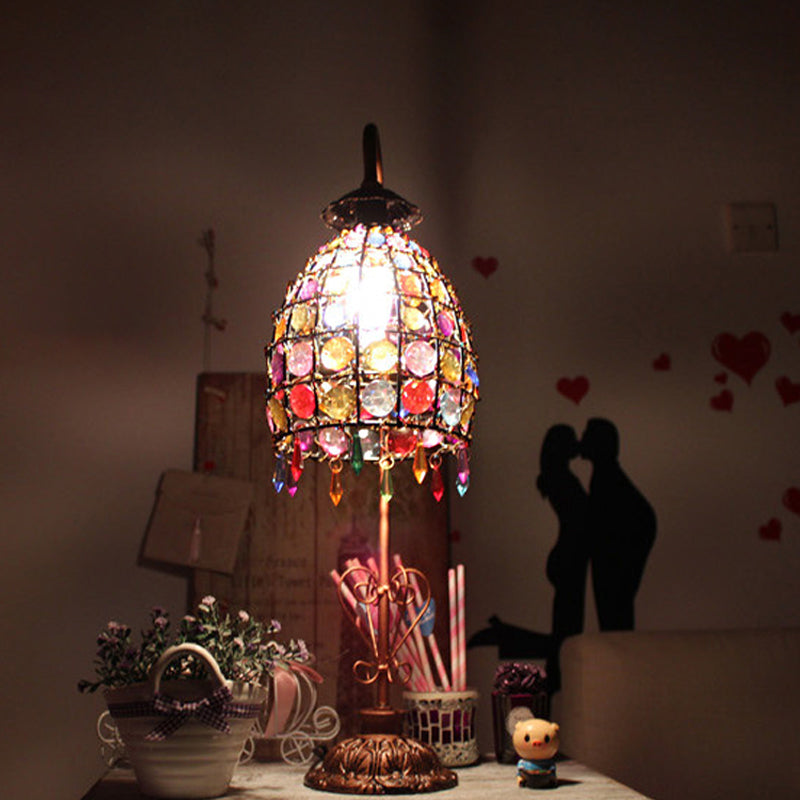 Elegante Nachttischlampe mit verstellbarem Hals