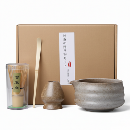 Traditionelle japanische Matcha-Teekanne und Zubehör