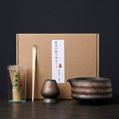 Traditionelle japanische Matcha-Teekanne und Zubehör