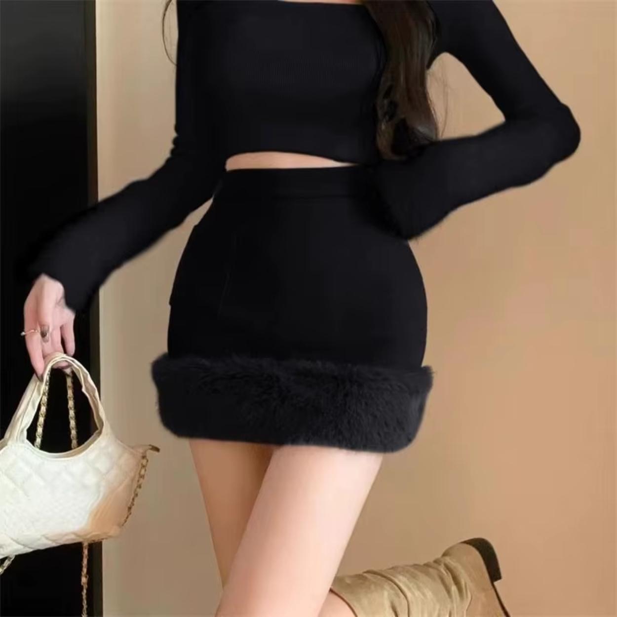 Eleganter und warmer Winterrock mit Pelzbesatz