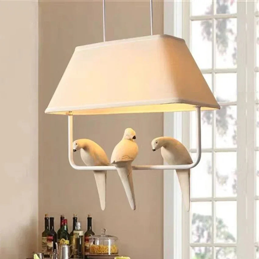 Elegante nordische Hängeleuchte aus Rattan