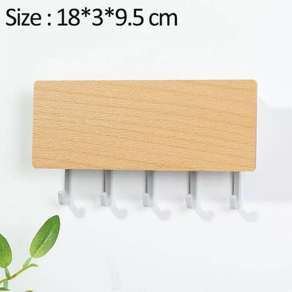 Charmanter Holz-Schlüsselanhänger mit bunten Haken