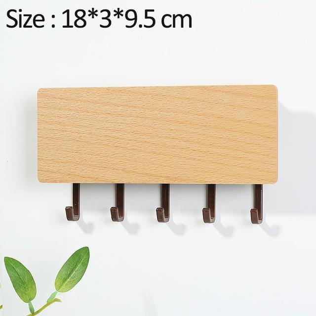 Charmanter Holz-Schlüsselanhänger mit bunten Haken