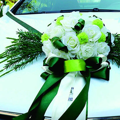Romantische Hochzeitsgirlande für das Auto
