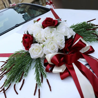 Romantische Hochzeitsgirlande für das Auto